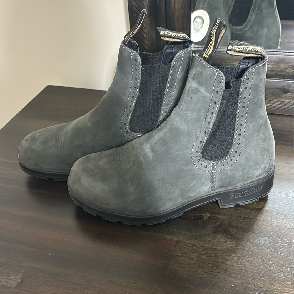 Blundstone boots women’s 7.5US/ 4.5AS